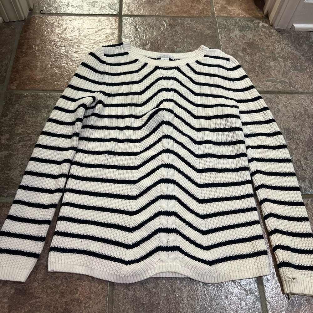 Liz claiborne brand. Size large.